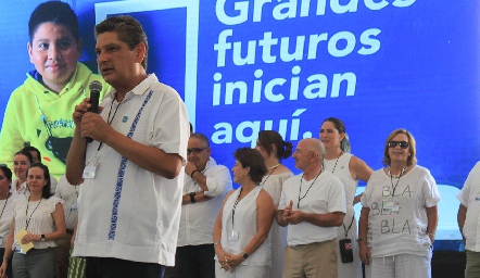  Mauricio Mier.