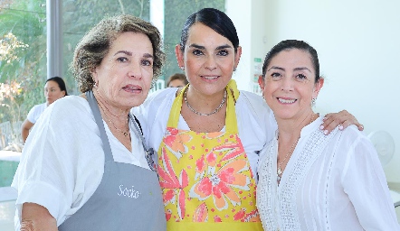  Socko Ortiz, Marily de Tobías y Fabiola Torres.
