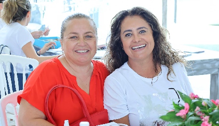  Montserrat Gutiérrez y Paty Lara.