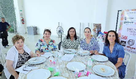  Bety Aguirre, Bertha Navarro, Adriana Díaz Infante, Angélica Díaz Infante y Sandra Correa.