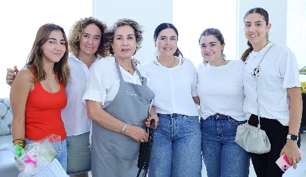  Constanza, Julieta Morales, Socko Ortiz, Christiane Esper, Christiane Cambeses y Julia Morales.