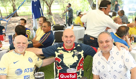  Santiago Gil, Quique Portillo y Rafael Aguilar.
