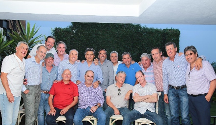  Manuel Zacarías con sus amigos Los Plebeyos.