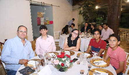  Pablo Pérez, Juan Pablo Pérez, Alelí Sánchez, Flavio Cortez y Humberto Flores.