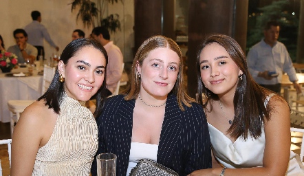  Karina Román, Alexa Zúñiga y Paola Silva.