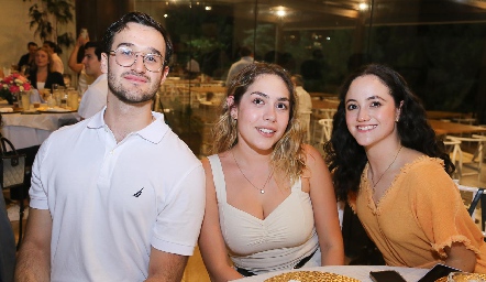  Andrés Hinojosa, Daniela Herrera y Daniela Hionojosa.