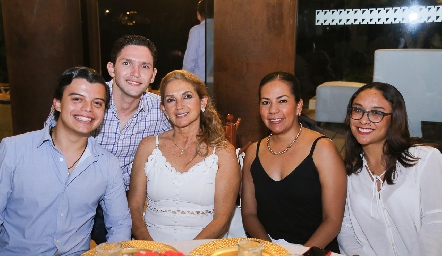  Jorge Andrés Castillo, Salvador Rangel, María del Socorro Fernández, Carla Martínez y Andrea Izar.
