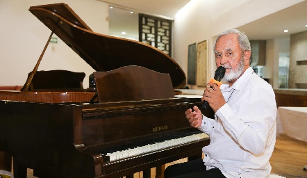  Profesor Alfredo González.