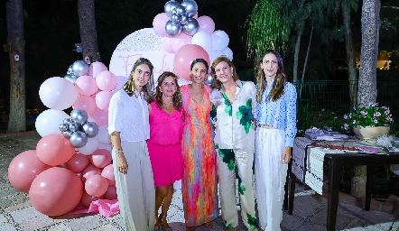  Lorena Andrés, Lorena Robles, Melissa Andrés, Catherine Barrett y Catalina Abud.
