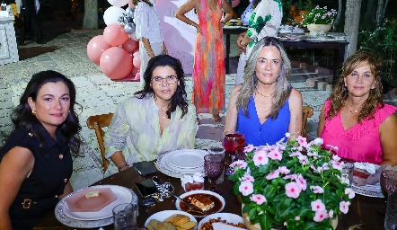  Elsa Lozano, Paty Valadés, Anuschka Meade y Lorena Robles.