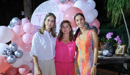 Lorena Andrés, Lorena Robles y Melissa Andrés.