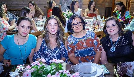  Claudia Robles, Gaby Lara, María Elena Espinoza y Olga Robles.