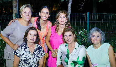  Isabel González, Melissa Andrés, Lorena Robles, Gabriela Andrés, Catherine Barrett y Laura Díaz de Sandi.