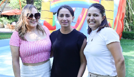  Flor Cerda, Paola Rodríguez y Berenice.