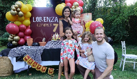 María Fernanda Gómez y José María Herrera con sus hijas Macarena, Lorenza y Carlota.