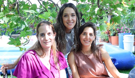  Paulina Martínez, Paulina Guerra y Henriette  González.