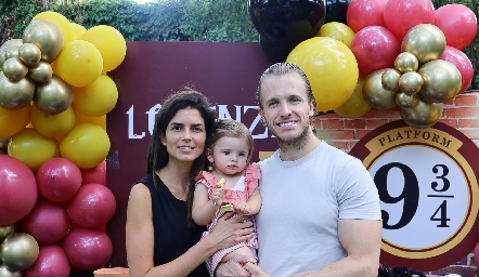  María Fernanda Gómez y José María Herrera con su hija Macarena.