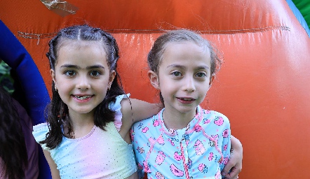  Eugenia y Sara.