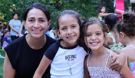  Paola Rodríguez, María Julia Safont y María.