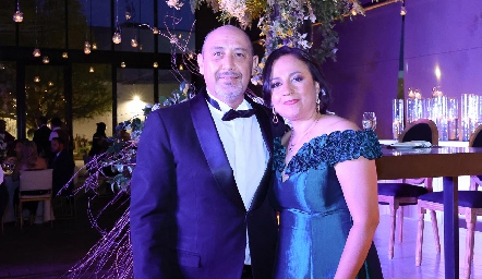 Julio Alberto Orantes y Magdalena Delgadillo, papás de la novia.