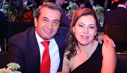 Arturo Hernández y Lizbeth Olivas.
