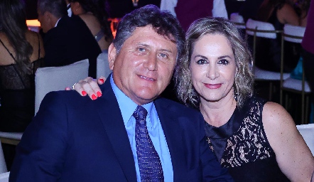   Alejandra Medina y Carlos Román.
