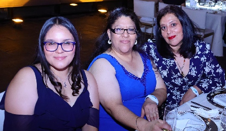  Michelle Oliva, Martha Oliva y Liliana Quiroz.