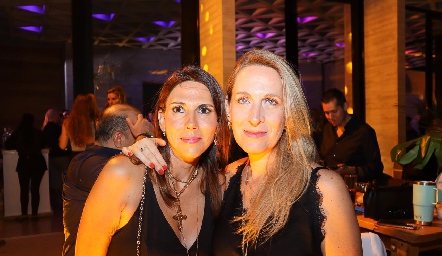  Claudia Tovar y Mónica Rodríguez.