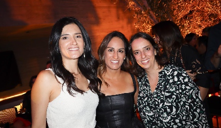  Ale Cano, Gloria Leal y Tete Romo.
