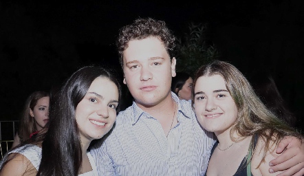  Paty Leos, Andrés Cambeses y Christiane Cambeses.