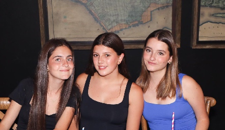  Constanza Fernández, Manuela Sambrano y Marina Galán.