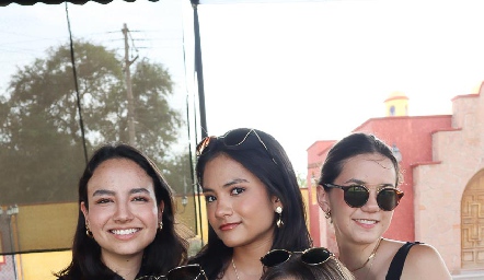  Isabela Irisar, Carolina Meade, Regina García, Alejandra Contreras y Daniela Odriozola.