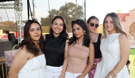  Isabela Irisar, Carolina Meade, Regina García, Alejandra Contreras y Daniela Odriozola.