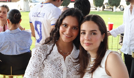  Valeria Delsol y Andrea Barrón.