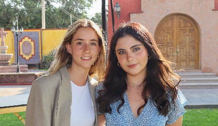  Camila Ocejo y Connie Hermosillo.