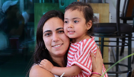 María Berrueta  y María Domínguez.