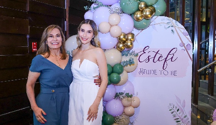  Zaira Minero y Estefanía Calvillo.