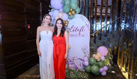  Estefanía Calvillo y Priscila Calvillo.