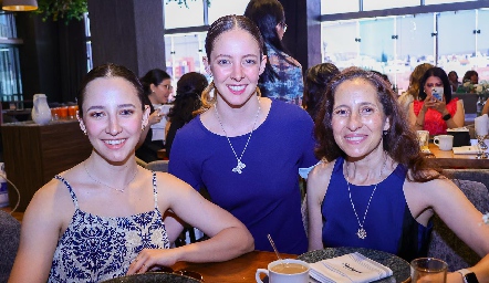  Andrea Ortiz, Ana Laura Ortiz y Gabriela Domínguez.