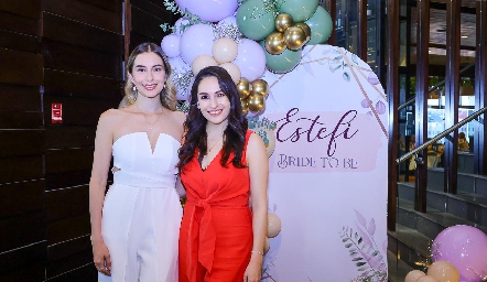  Estefanía Calvillo y Priscila Calvillo.