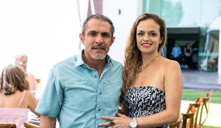  Vero Alvarado y Arturo González.