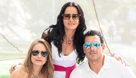  Viviana, Sindhy y Javier.