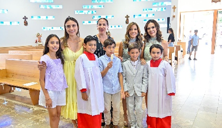  Gris Casas, Lety Aguilar, Pitina Vázquez, Alejandra Díaz de León y los pequeños, Paula, Santiago, Diego, Marcelo y Juanqui.