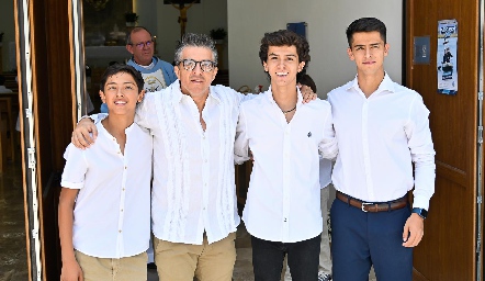  Emilio, Felipe, Diego y Felipe Vázquez.