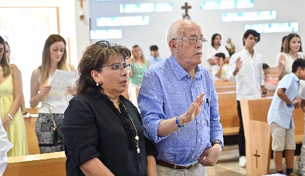  Ma. del Carmen Martínez y Felipe Vázquez.