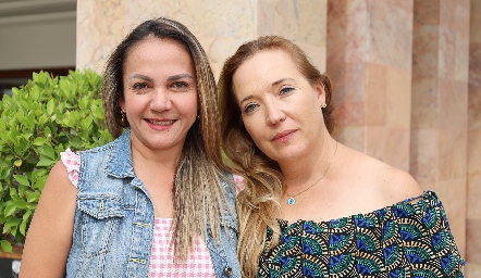  Verónica Hernández y Nelly Ramírez.