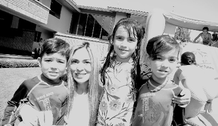  José Manuel Ruiz, Elizabeth Berrones, Renata Cordero y Diego Ruiz.