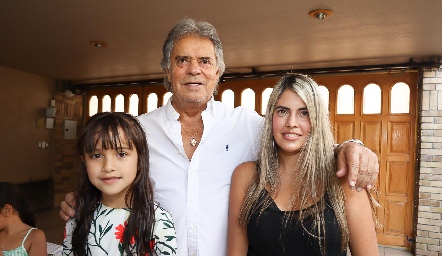  Renata Cordero, Roberto y Mariana Berrones.