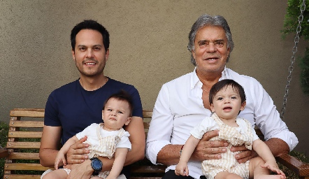  Roberto Berrones, Mariano Berrones, Roberto y Roberto Berrones.