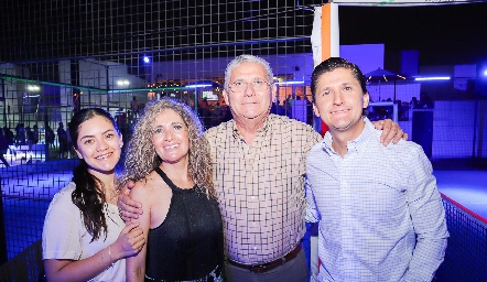  Mesli, Alma Aguilar, Arnoldo y Nono Pérez.